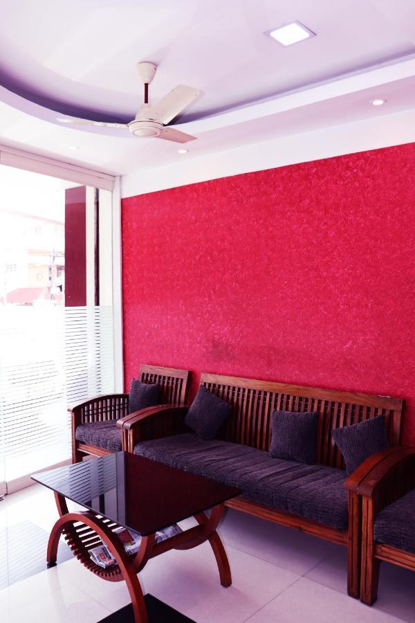 Uthradam Towers Hotel Thiruvananthapuram Bagian luar foto