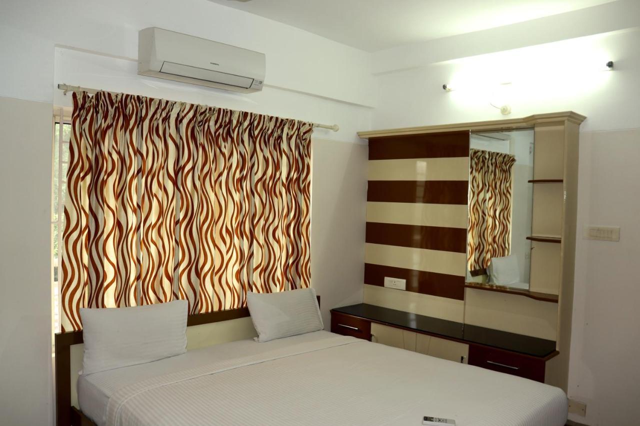 Uthradam Towers Hotel Thiruvananthapuram Bagian luar foto